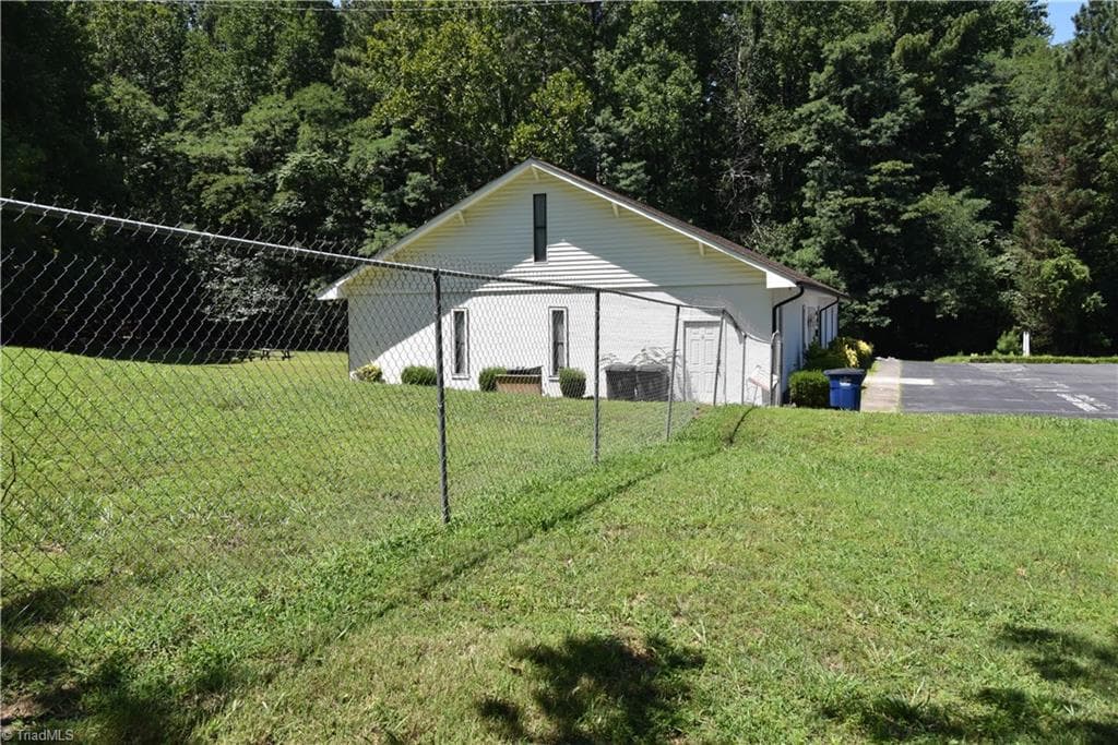 Remarks at 1355 Peachtree Street, Winston-Salem NC 27107, Winston-Salem, photo 4 of 27
