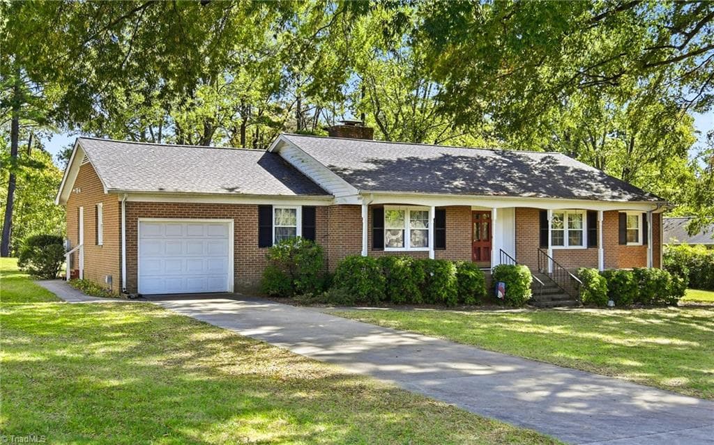 707 Fairidge Drive, Jamestown NC 27282