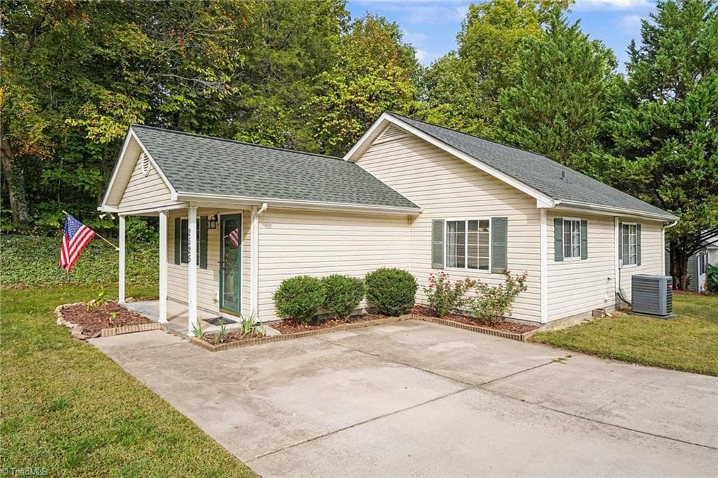 Stick/Site Built at 2525 Stratford Crossing Drive, Winston-Salem NC 27103, Winston-Salem, photo 45 of 50