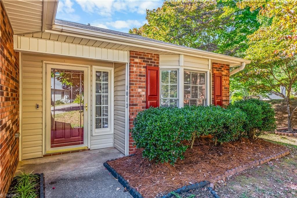 Stick/Site Built at 1013 Heatherstone Court, Winston-Salem NC 27104, Winston-Salem, photo 3 of 30