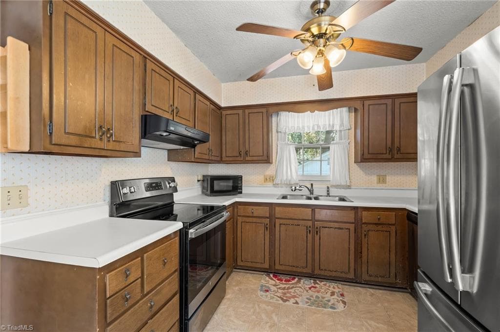 Stick/Site Built at 1620 Lazy Lane, High Point NC 27265, High Point, photo 12 of 37