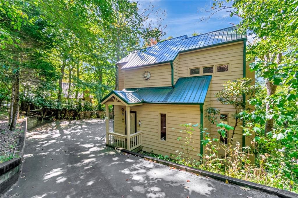 325 Grandview Drive, Seven Devils NC 28604