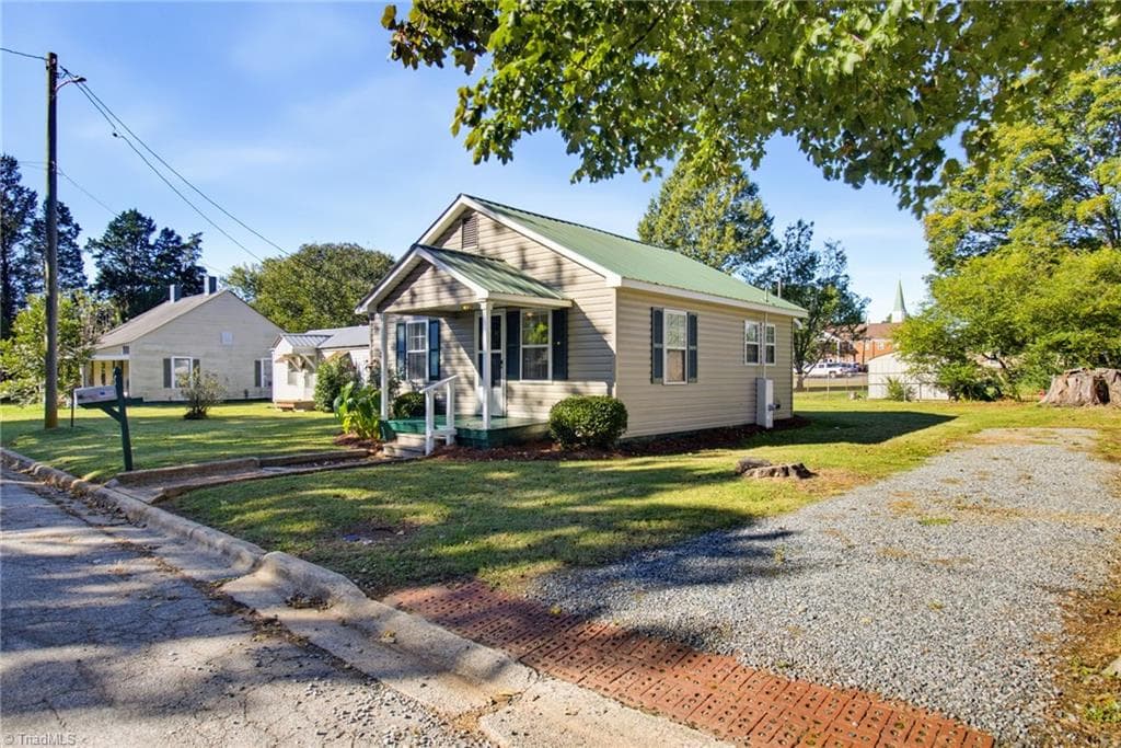 Stick/Site Built at 301 Dixie Street, Lexington NC 27292, Lexington, photo 2 of 29