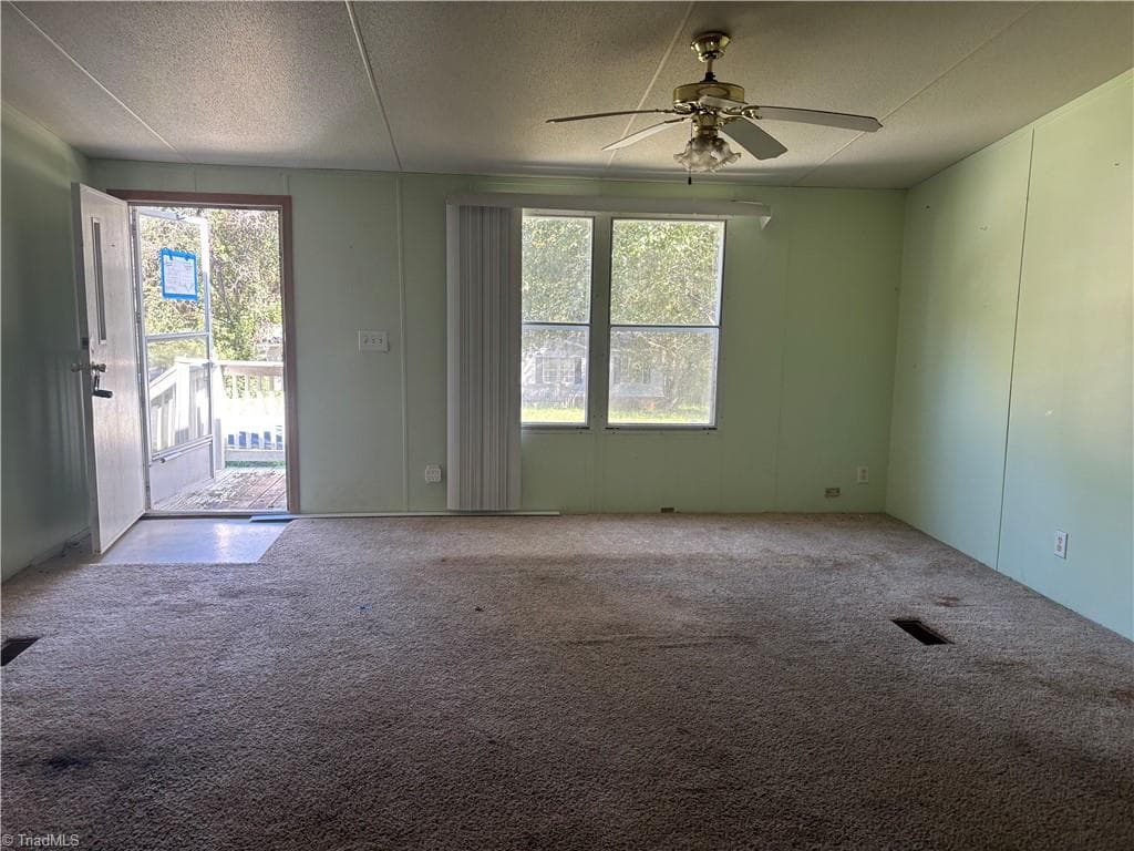 Manufactured Home at 4727 Benttree Drive, McLeansville NC 27301, McLeansville, photo 2 of 9