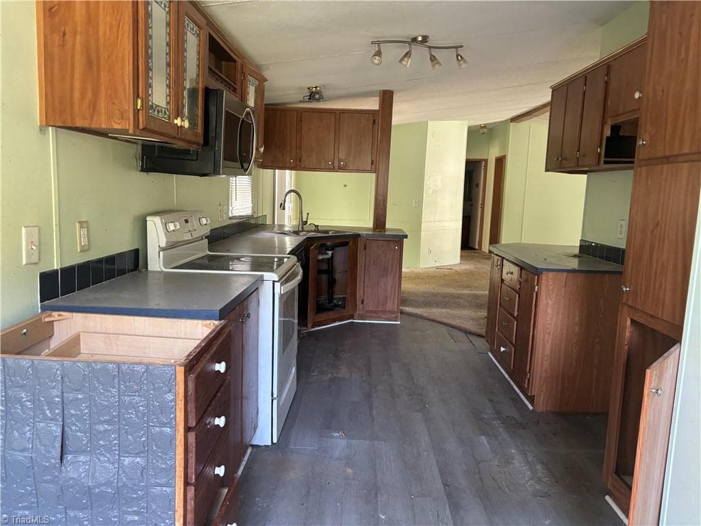 Manufactured Home at 4727 Benttree Drive, McLeansville NC 27301, McLeansville, photo 3 of 9