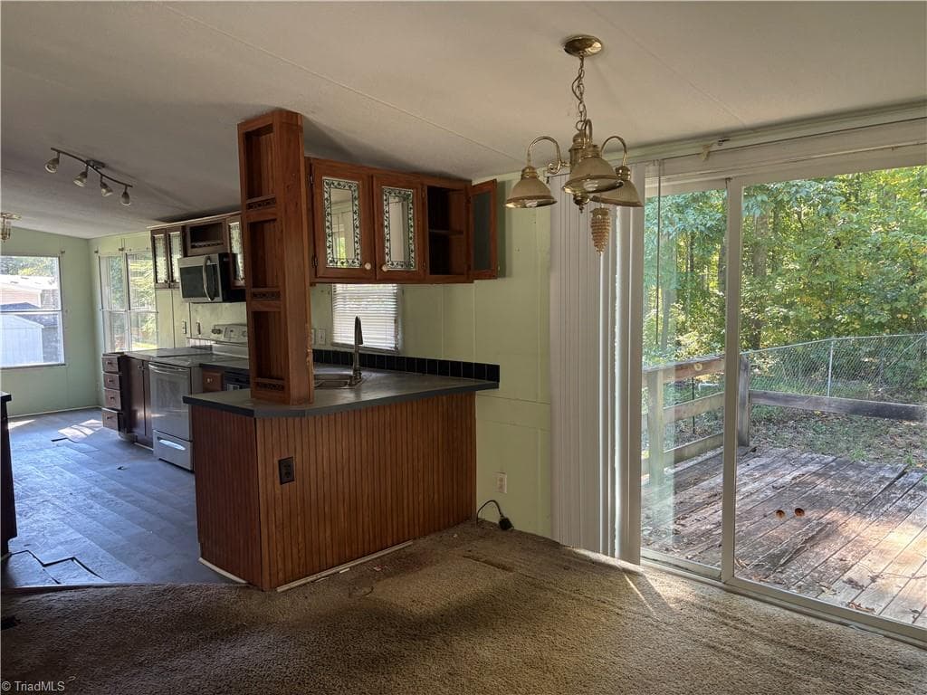 Manufactured Home at 4727 Benttree Drive, McLeansville NC 27301, McLeansville, photo 5 of 9