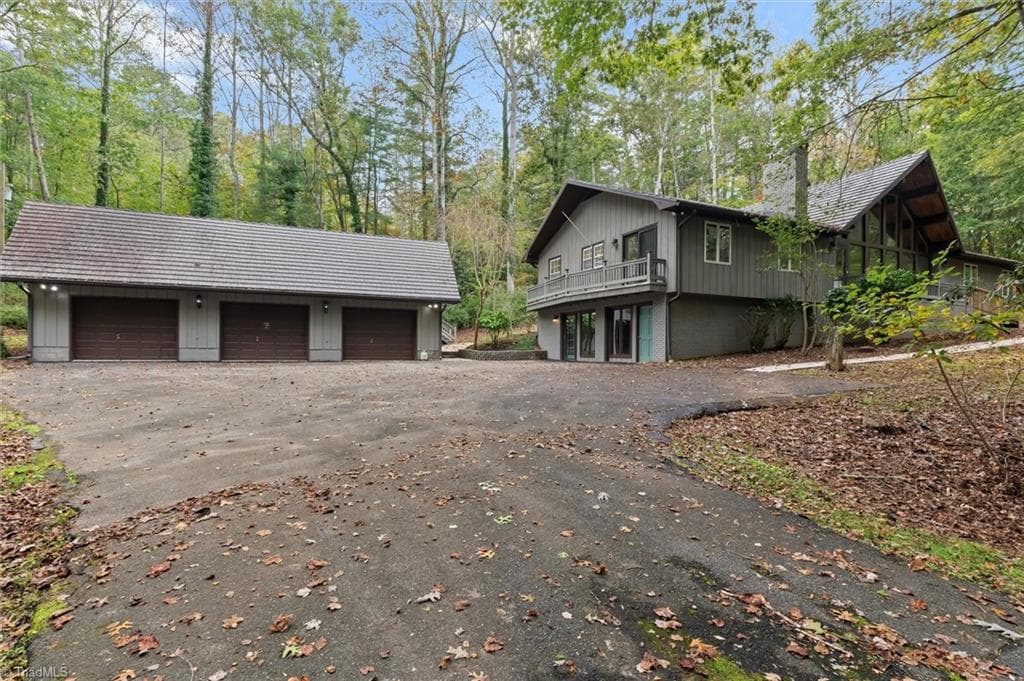 Stick/Site Built at 717 Greenhill Road, Mount Airy NC 27030, photo 4 of 48