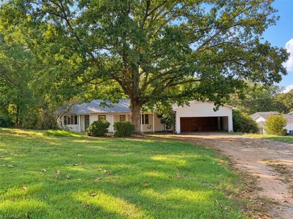 507 Pineywood Road, Thomasville NC 27360