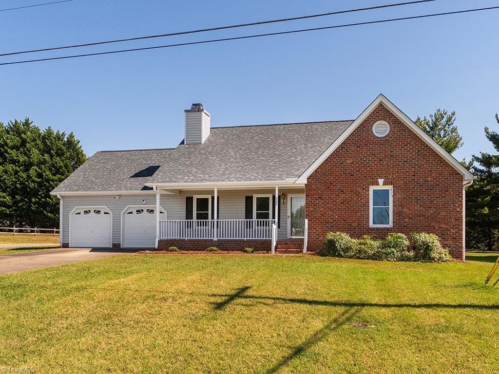 Stick/Site Built at 305 Lorraine Drive, Winston-Salem NC 27107, Winston-Salem, photo 2 of 41
