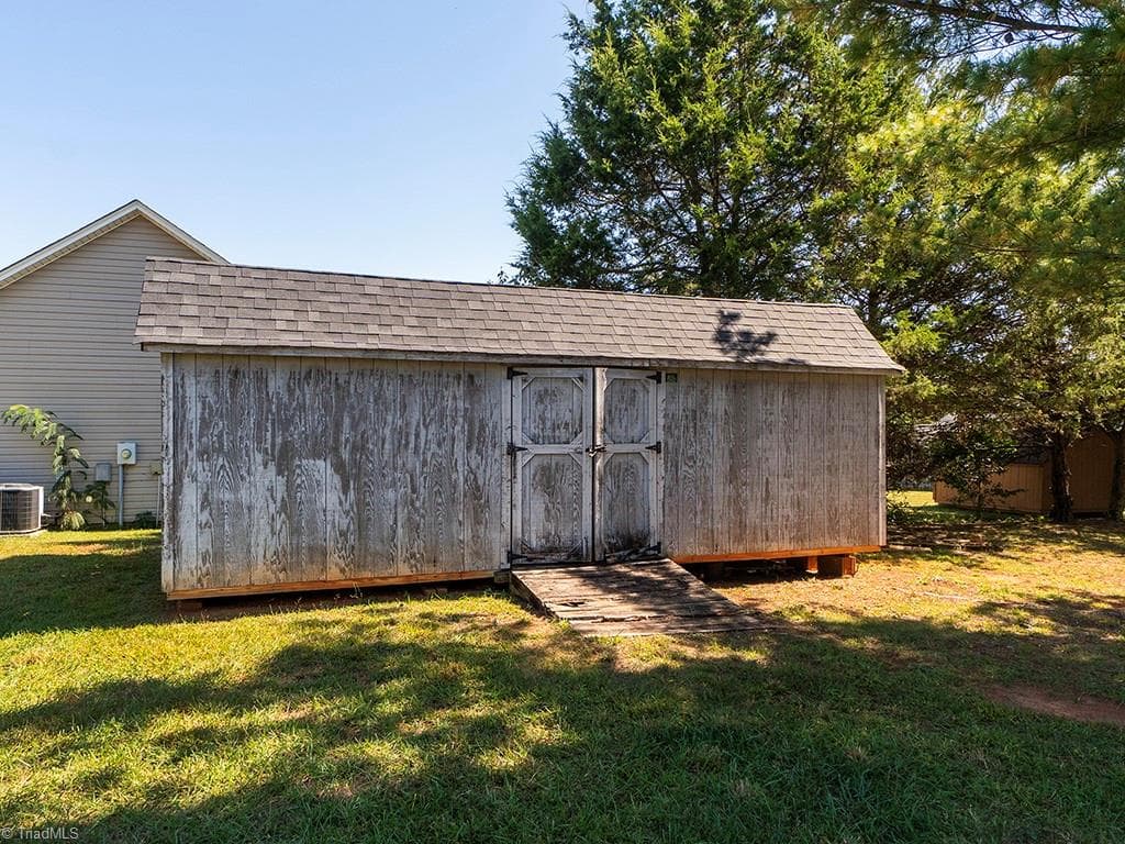 Stick/Site Built at 305 Lorraine Drive, Winston-Salem NC 27107, Winston-Salem, photo 38 of 41