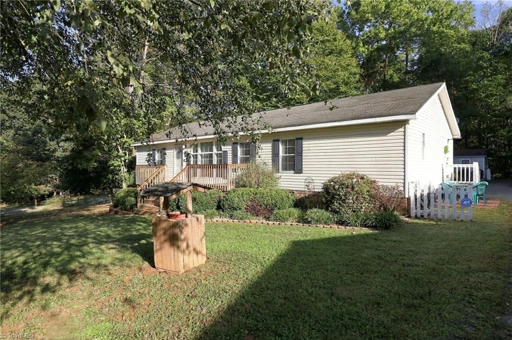 Manufactured Home at 5498 Covered Bridge Road, Trinity NC 27370, photo 2 of 35