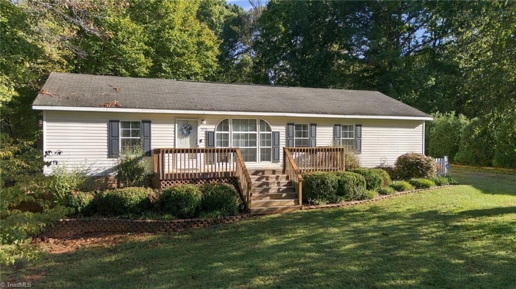 Manufactured Home at 5498 Covered Bridge Road, Trinity NC 27370, photo 3 of 35