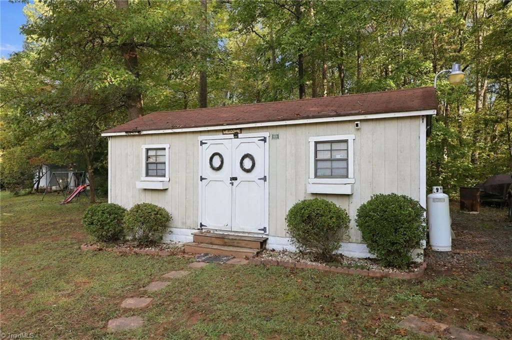 Manufactured Home at 5498 Covered Bridge Road, Trinity NC 27370, photo 32 of 35