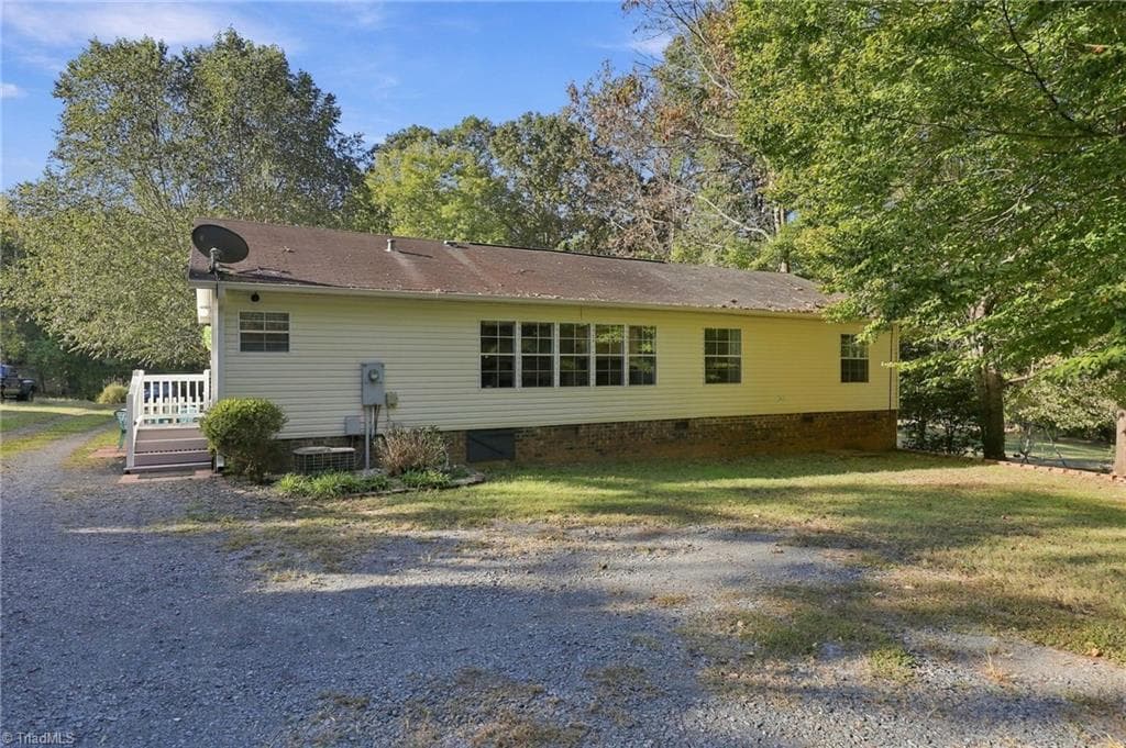 Manufactured Home at 5498 Covered Bridge Road, Trinity NC 27370, photo 28 of 35