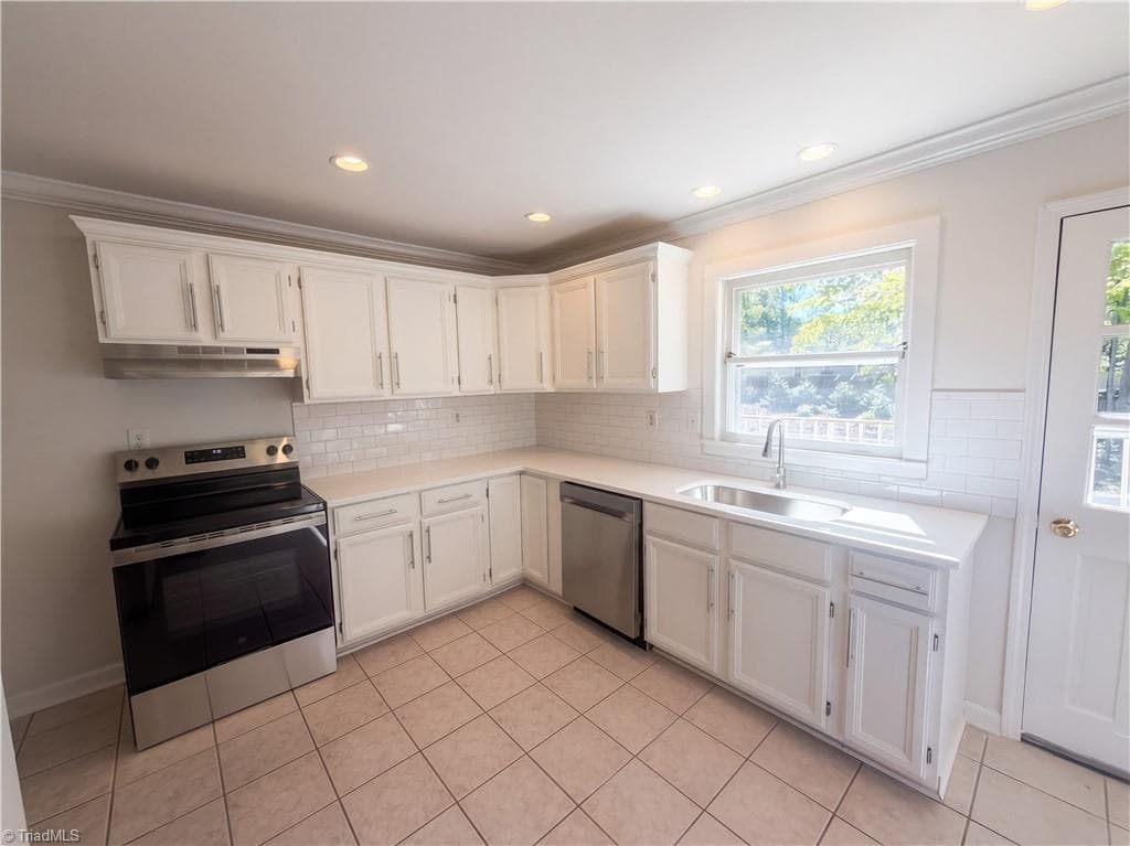 Stick/Site Built at 8912 Blue Hill Drive, Belews Creek NC 27009, Belews Creek, photo 5 of 23