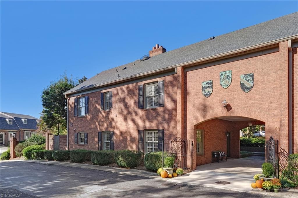 1833 Banking Street # B6, Greensboro NC 27408