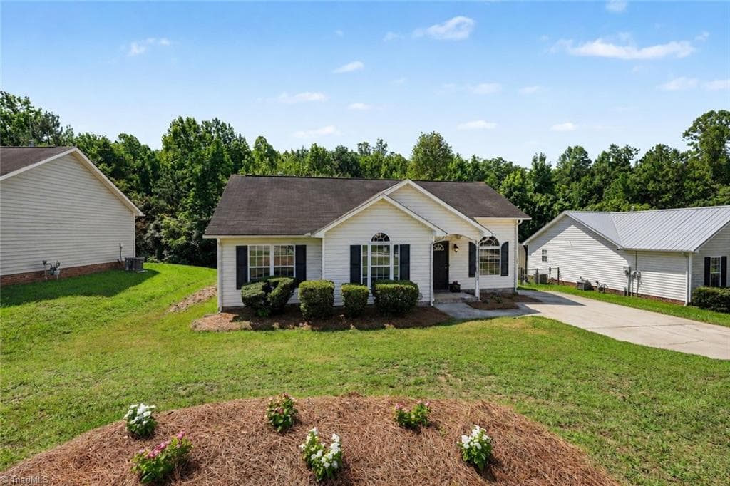 Stick/Site Built at 933 Londonderry Drive, High Point NC 27265, photo 2 of 31