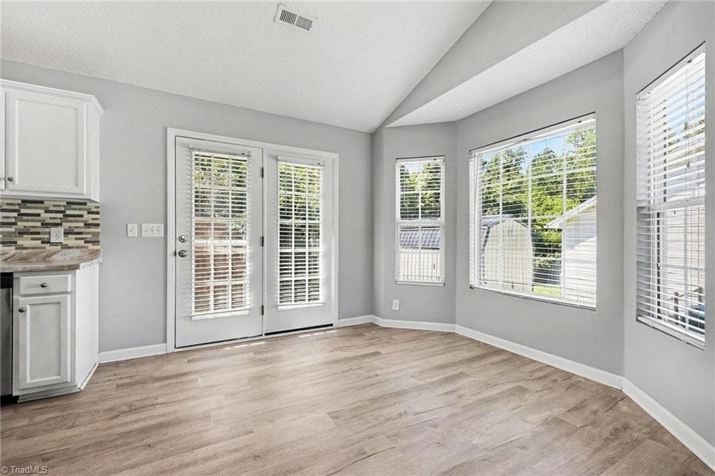 Stick/Site Built at 933 Londonderry Drive, High Point NC 27265, photo 7 of 31