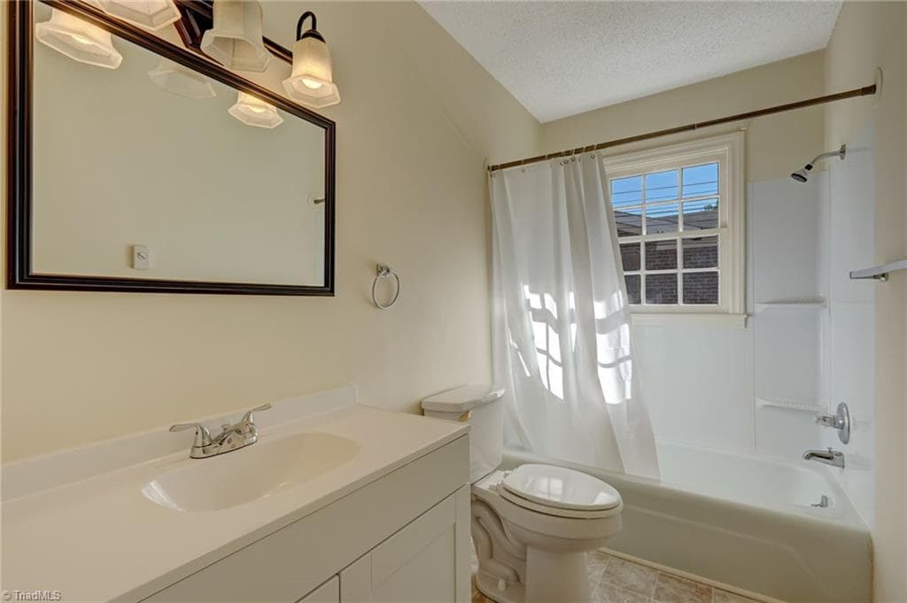 Duplex at 821 Sunset Street, Reidsville NC 27320, Reidsville, photo 17 of 23