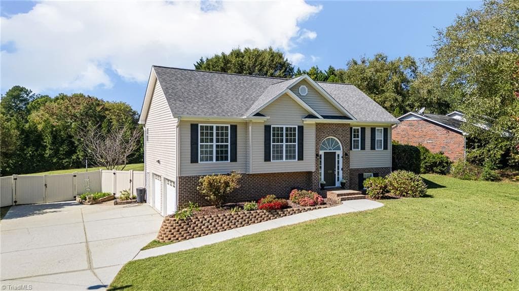 150 Creekside Lane, Lexington NC 27295