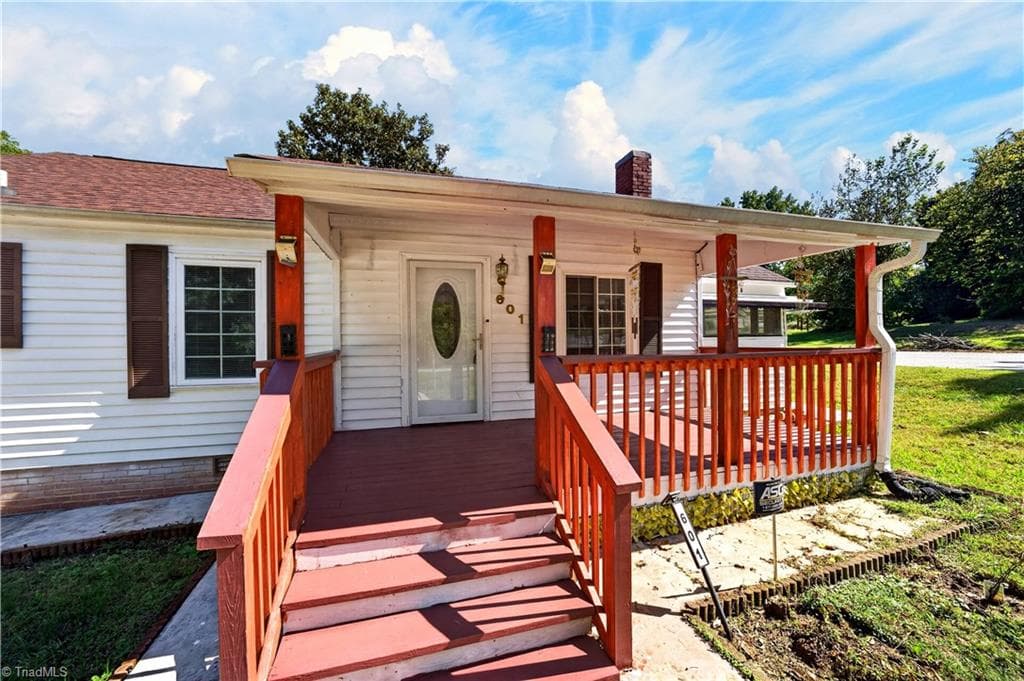 Stick/Site Built at 601 Martha Place, High Point NC 27263, High Point, photo 3 of 42