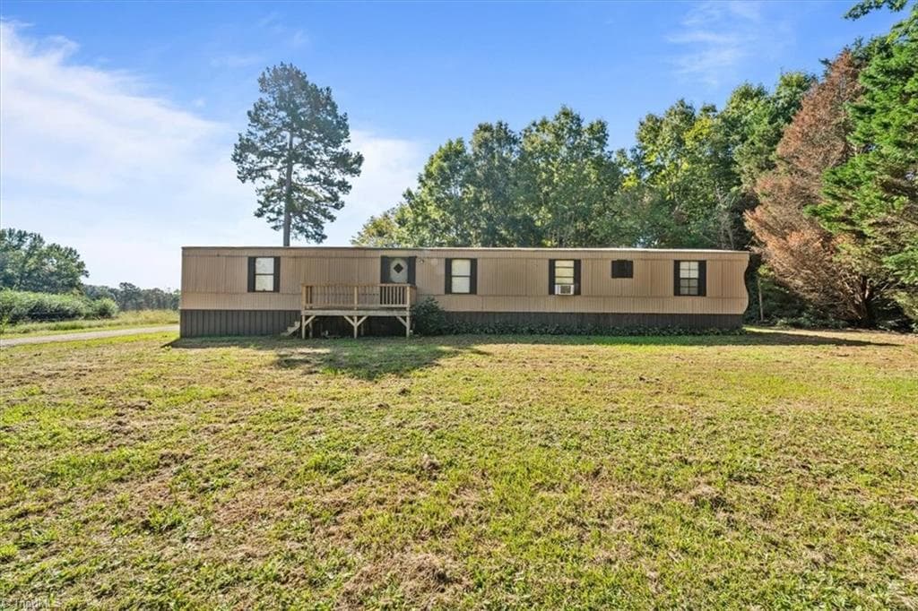 5687 Picketts Mill Road, Seagrove NC 27341