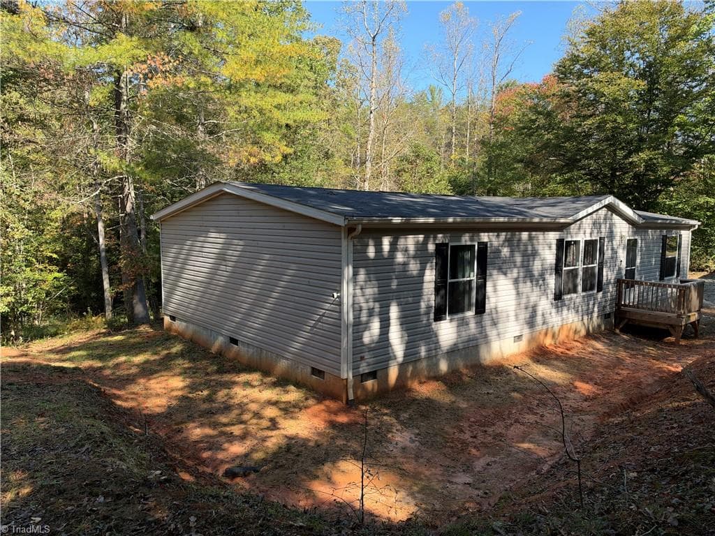 Manufactured Home at 487 Mars Mountain Place, Boomer NC 28606, photo 2 of 15