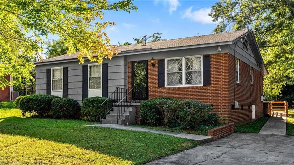 Stick/Site Built at 1505 Woodbriar Avenue, Greensboro NC 27405, Greensboro, photo 2 of 35