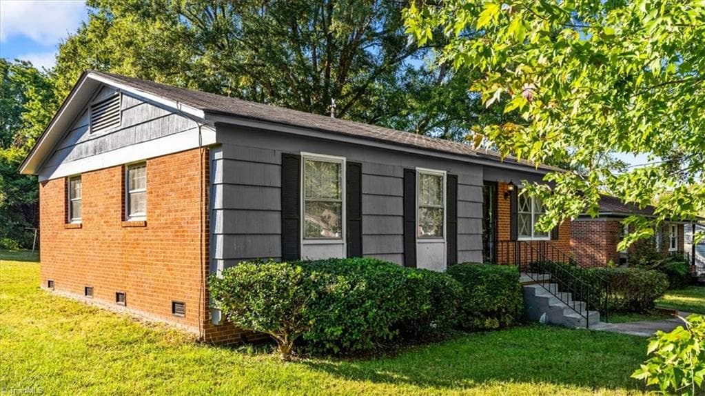 Stick/Site Built at 1505 Woodbriar Avenue, Greensboro NC 27405, Greensboro, photo 3 of 35