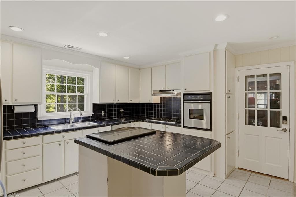 Stick/Site Built at 3810 Northriding Road, Winston-Salem NC 27104, Winston-Salem, photo 7 of 34