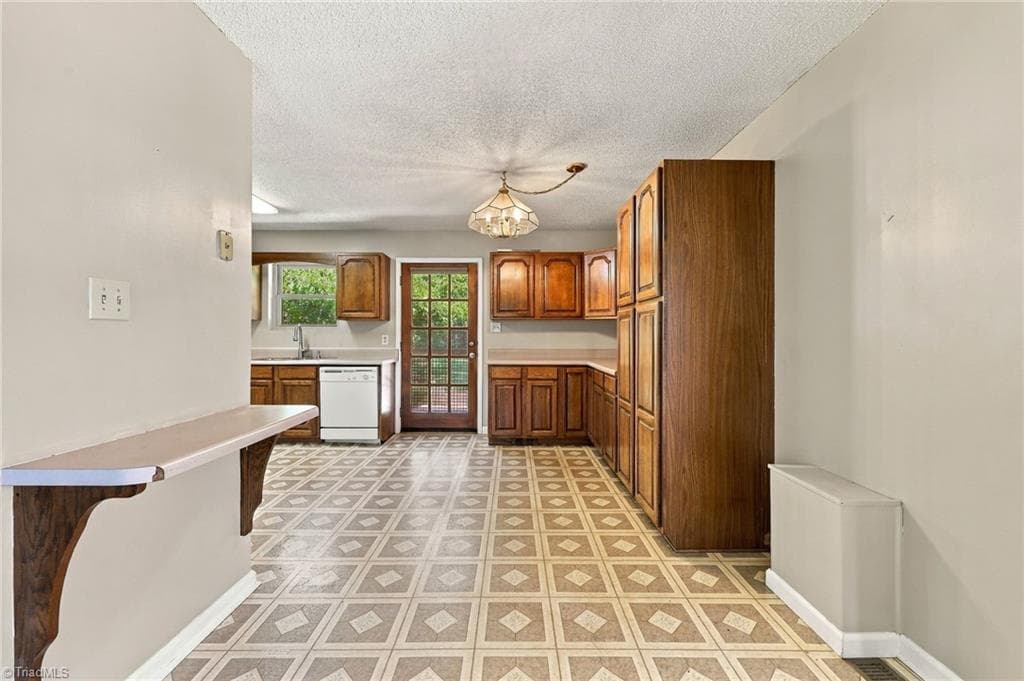 Stick/Site Built at 3215 Meadow Lane, Winston-Salem NC 27107, Winston-Salem, photo 14 of 43