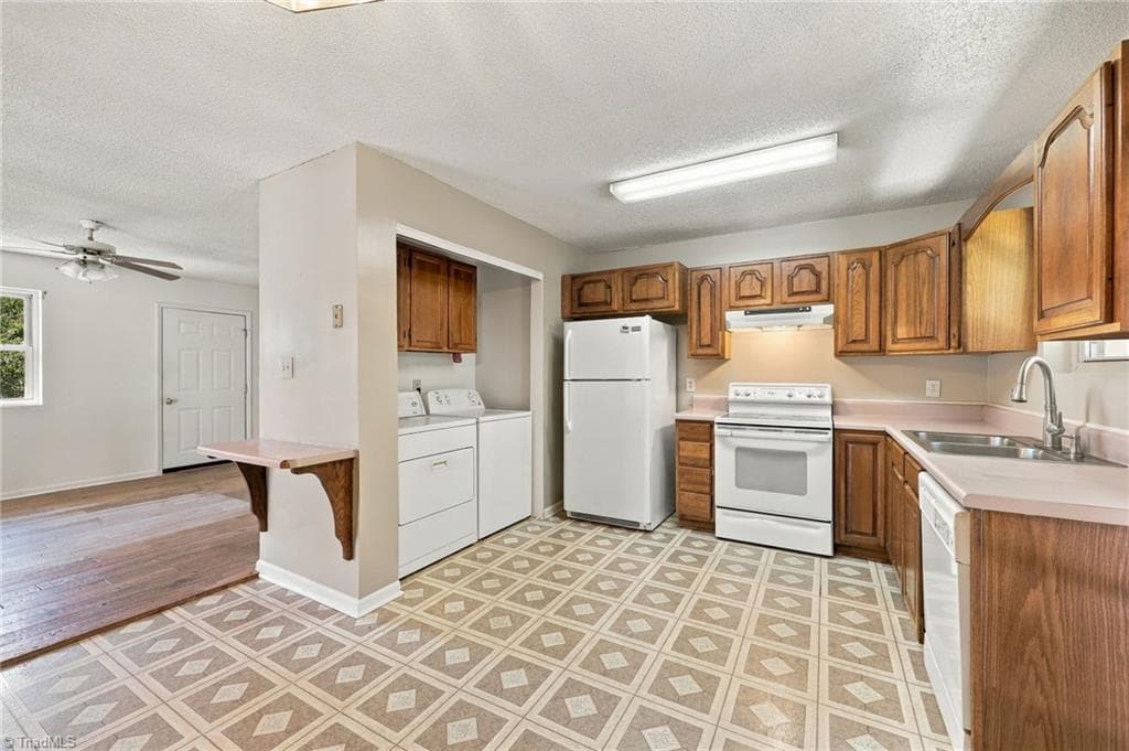 Stick/Site Built at 3215 Meadow Lane, Winston-Salem NC 27107, Winston-Salem, photo 4 of 43