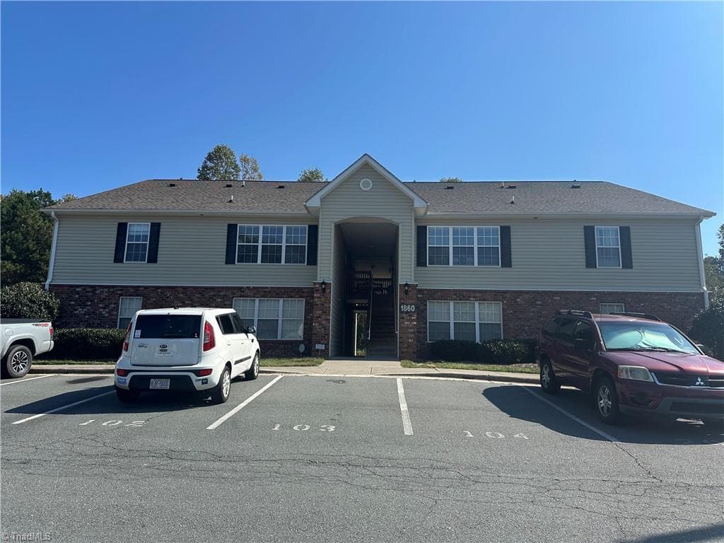 1860 Crest Hollow Drive, Winston-Salem NC 27127