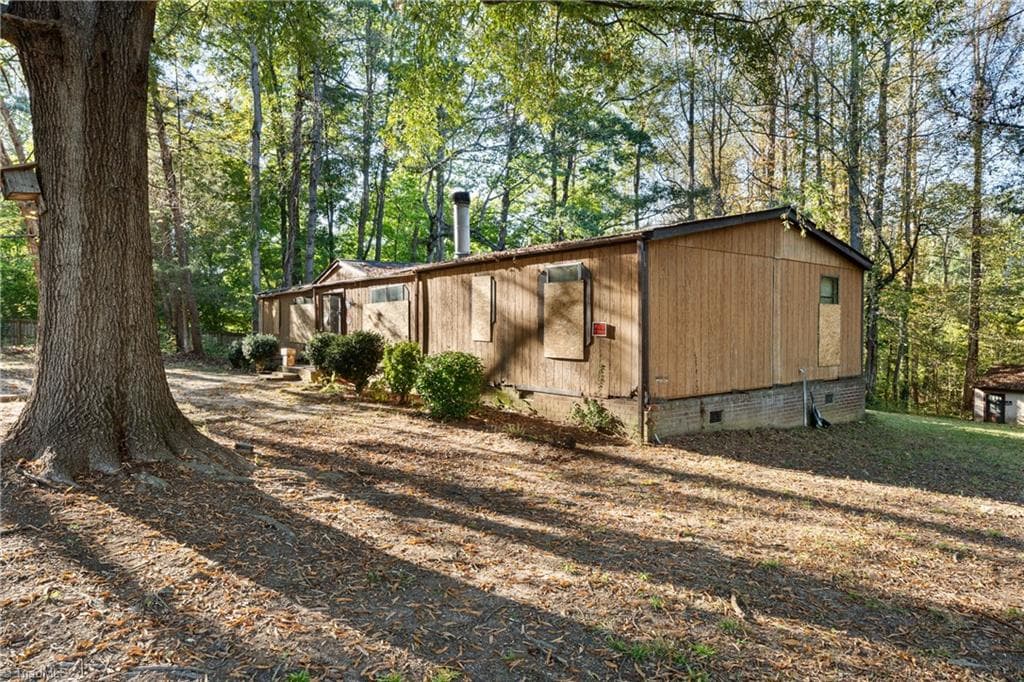 Manufactured Home at 7123 Bonanza Drive, Kernersville NC 27284, Kernersville, photo 2 of 11