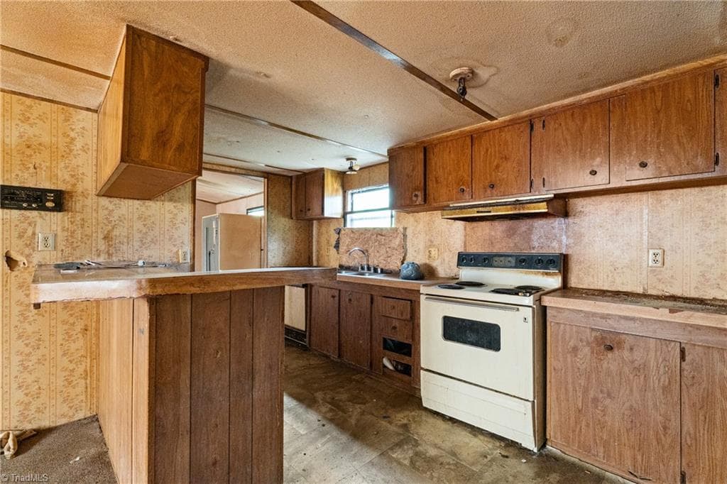 Manufactured Home at 7123 Bonanza Drive, Kernersville NC 27284, Kernersville, photo 6 of 11
