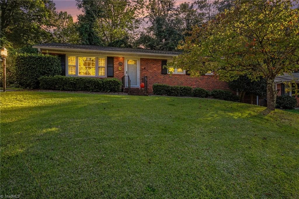 2336 Kaywood Lane, Winston-Salem NC 27103