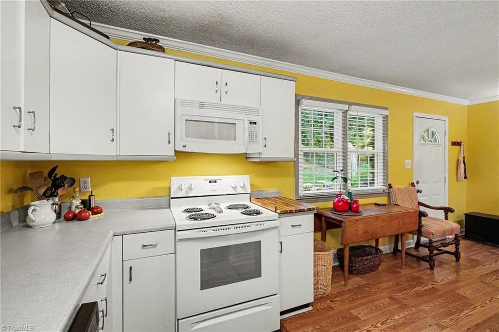 Stick/Site Built at 2336 Kaywood Lane, Winston-Salem NC 27103, photo 9 of 28