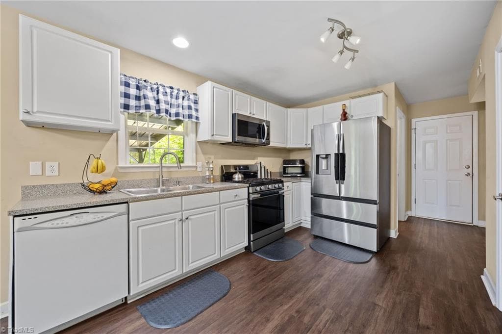 Stick/Site Built at 6156 Brinkley Park Drive, Belews Creek NC 27009, photo 11 of 21