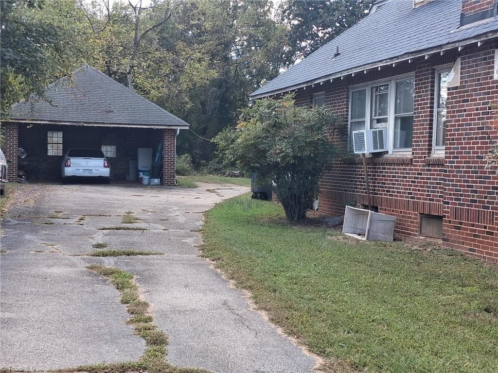 Stick/Site Built at 231 Oakland Avenue, Eden NC 27288, Eden, photo 2 of 5