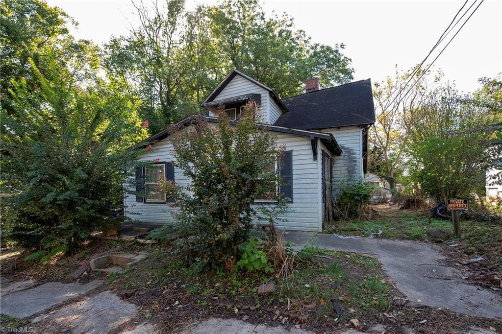 Stick/Site Built at 1610 NE 22nd Street, Winston-Salem NC 27105, Winston-Salem, photo 3 of 22
