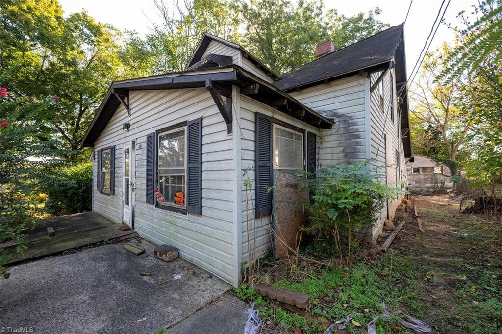 Stick/Site Built at 1610 NE 22nd Street, Winston-Salem NC 27105, Winston-Salem, photo 5 of 22