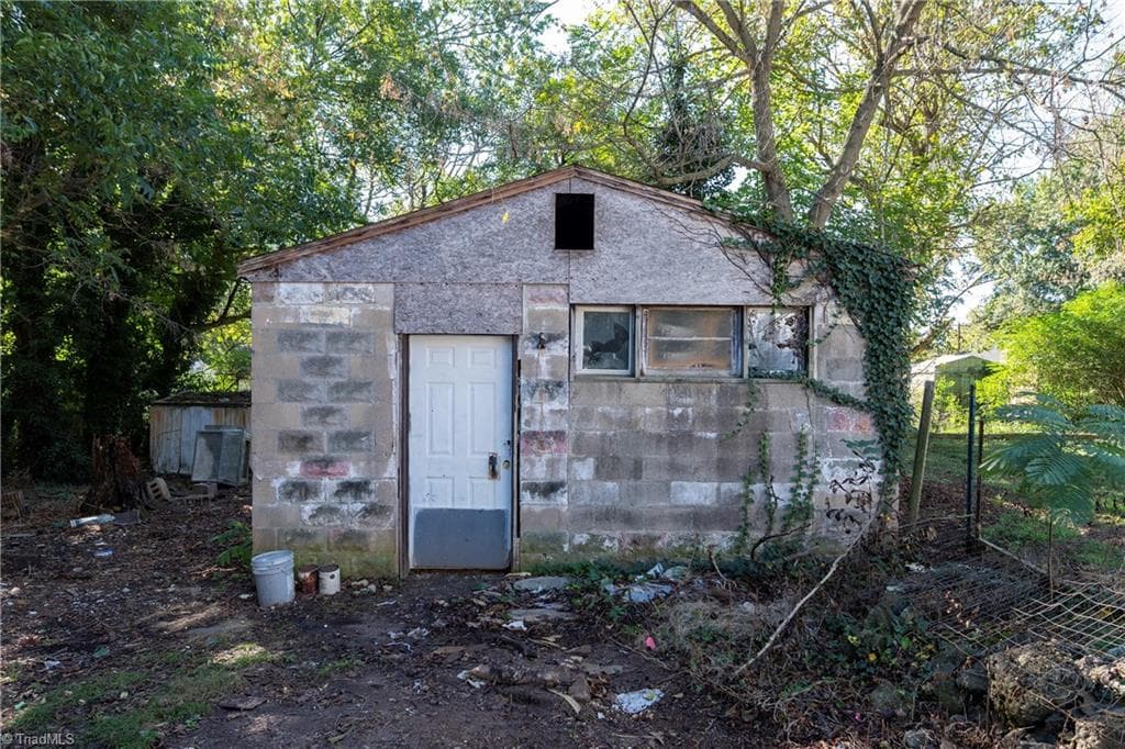 Stick/Site Built at 1610 NE 22nd Street, Winston-Salem NC 27105, Winston-Salem, photo 14 of 22