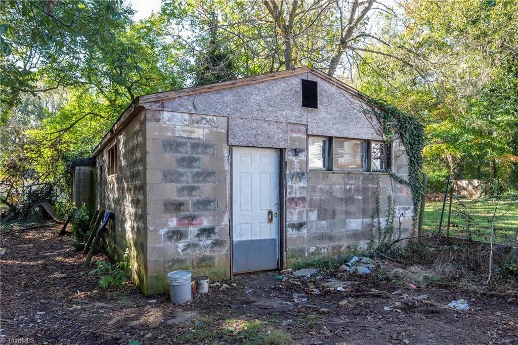 Stick/Site Built at 1610 NE 22nd Street, Winston-Salem NC 27105, Winston-Salem, photo 15 of 22
