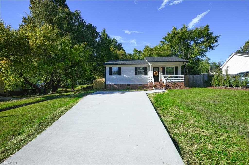 Stick/Site Built at 2205 Gable Way, High Point NC 27262, High Point, photo 3 of 28