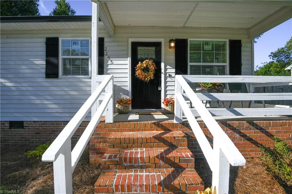 Stick/Site Built at 2205 Gable Way, High Point NC 27262, High Point, photo 5 of 28