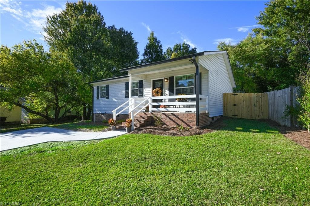 Stick/Site Built at 2205 Gable Way, High Point NC 27262, High Point, photo 4 of 28
