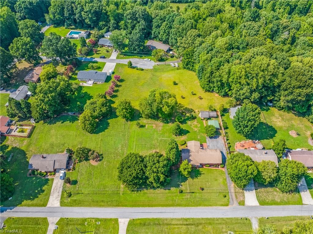 141 Pinelawn Drive, Kernersville NC 27284