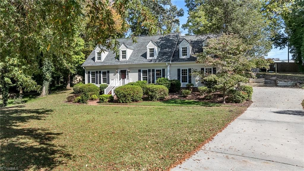 Stick/Site Built at 802 Kingston Drive, High Point NC 27262, photo 2 of 49