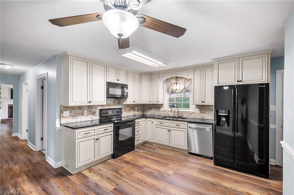 Stick/Site Built at 802 Kingston Drive, High Point NC 27262, photo 21 of 49