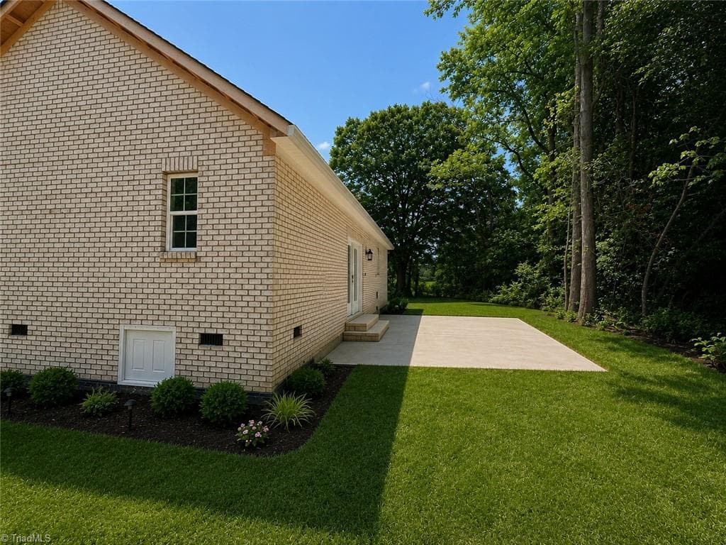 Stick/Site Built at 409 Nelson Street, Kernersville NC 27284, photo 2 of 26